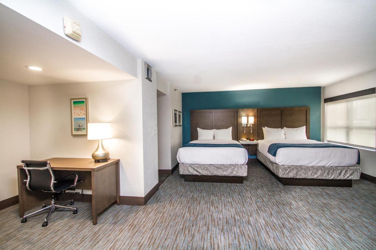 Queen Suite with Two Queen Beds - Non-Smoking,1276565596:JPEG